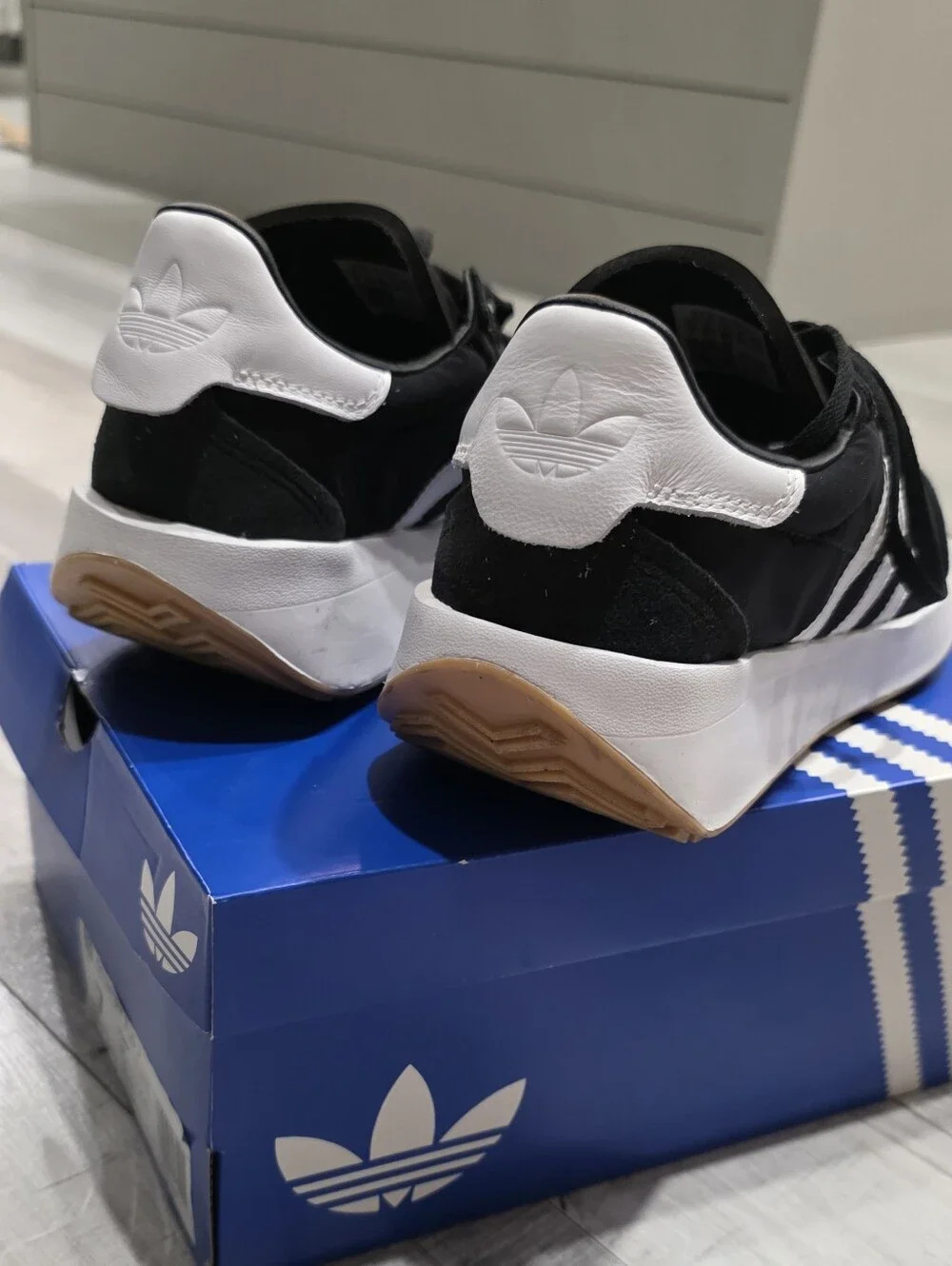 Adidas Country Xlg J Black & White Retro Kids 7 Runner Sneakers Womens 8 - Picture 3 of 8